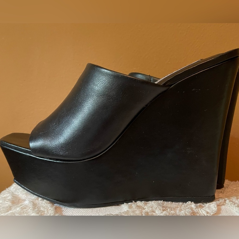 STEVE MADDEN BARONA LEATHER WEDGE SANDALS - Size 10 - Black